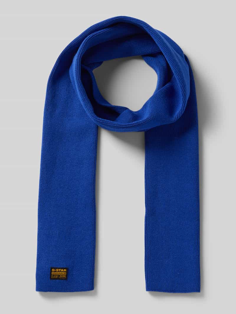 Szal z detalem z logo