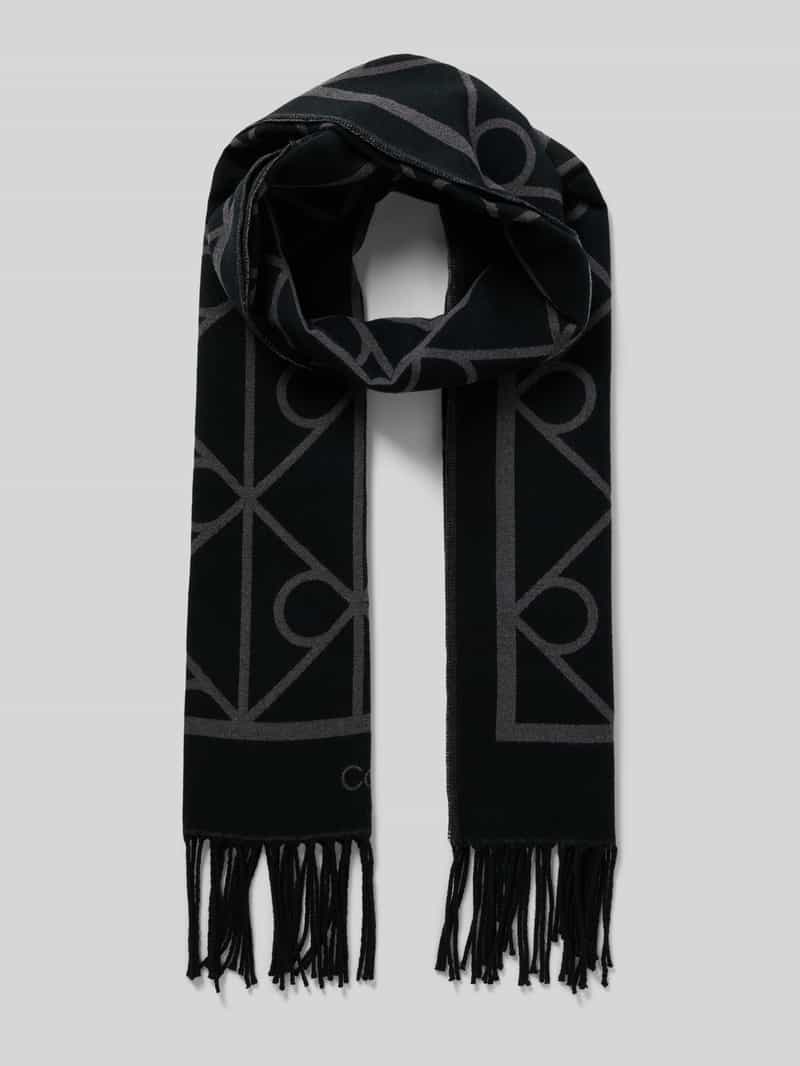 Szal z wystrzępieniami