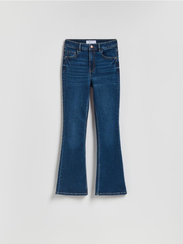 Reserved - Jeansy flare z krótszą nogawką - granatowy