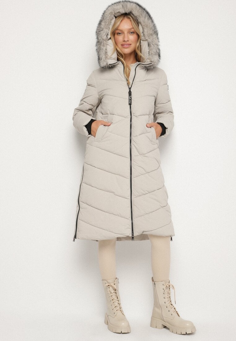 Beżowa Długa Kurtka z Pikowanymi Przeszyciami i Kapturem z Futerkiem Galella