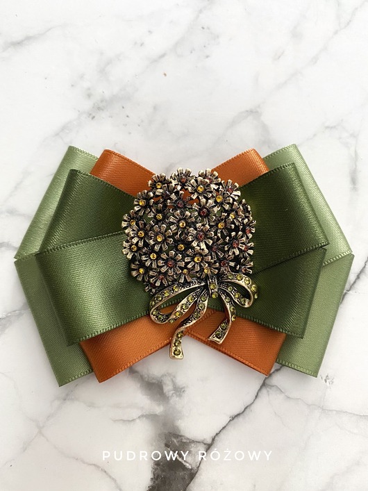 Brosza z okazałym bukietem z kwiatków z kryształkami Kwiaty