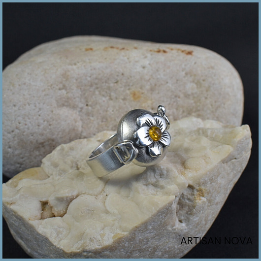 Otwierany Pierścionek Sekretnik ze Srebra i Bursztynu rozmiar 15