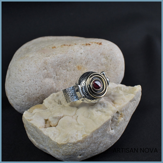 Otwierany Pierścionek Sekretnik ze Srebra, Złota i Granatu rozmiar 12