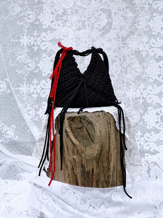 Czarna Torebka ze Sznurka Bawełnianego z Recyklingu z Frędzlami