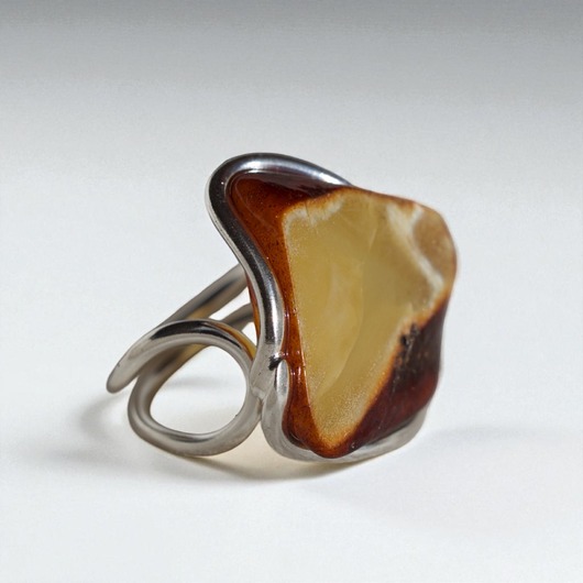 Pierścionek srebrny z naturalnym bursztynem