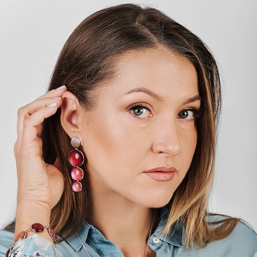 Szklane kolczyki w perłowych odcieniach różu Meyra