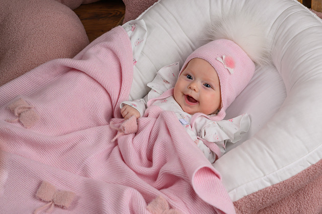 Dziewczęca czapka na zimę ALISENT z pomponem jasny róż