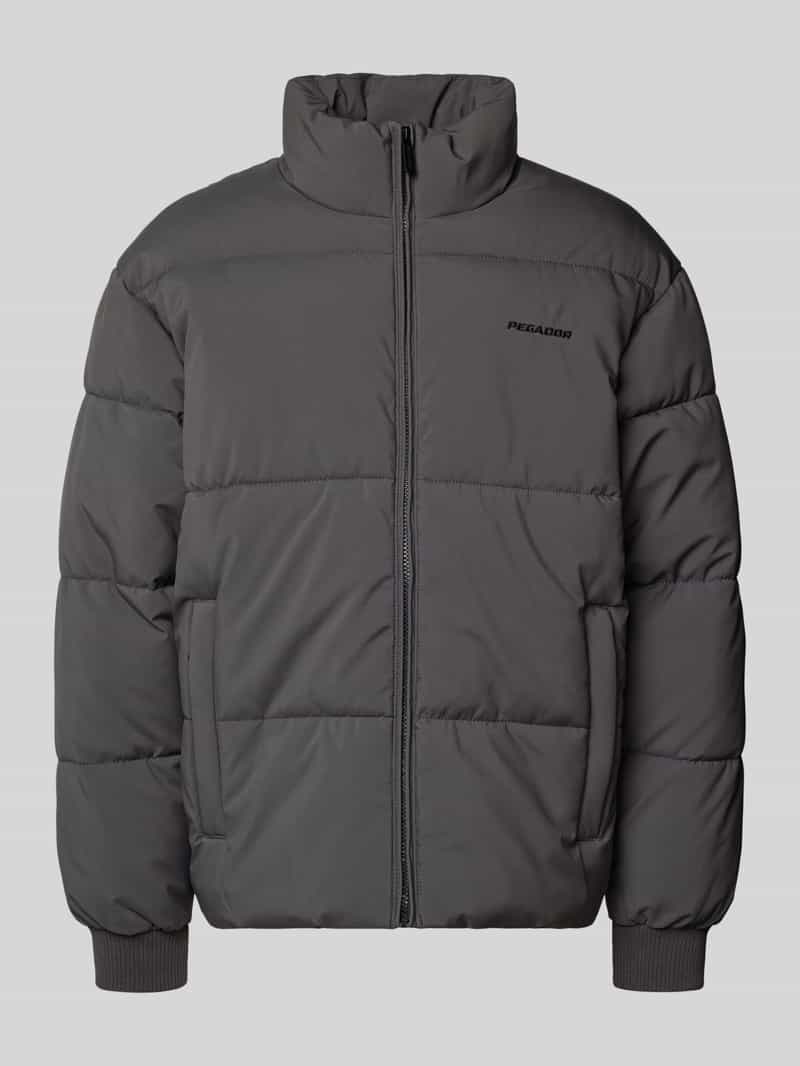 Kurtka pikowana o kroju regular fit z wyhaftowanym logo model ‘Solin’