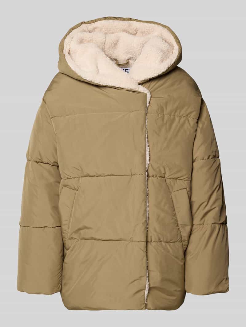 Pikowana kurtka z podszewką z futerka