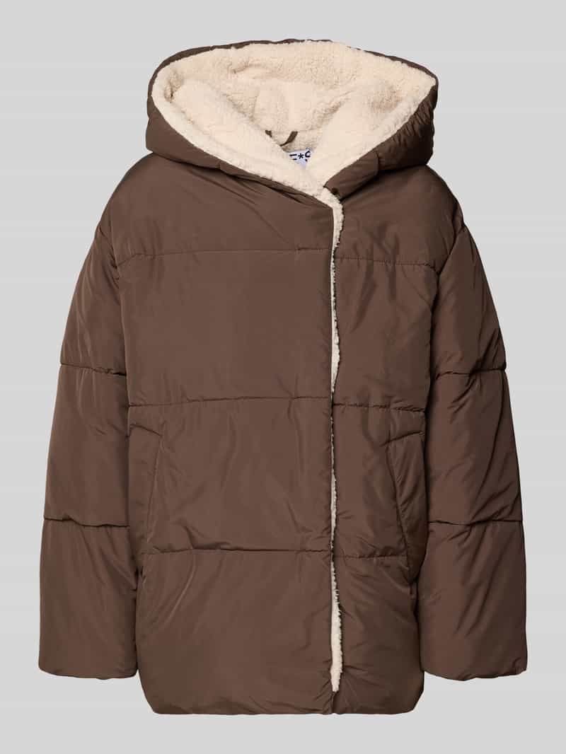 Pikowana kurtka z podszewką z futerka