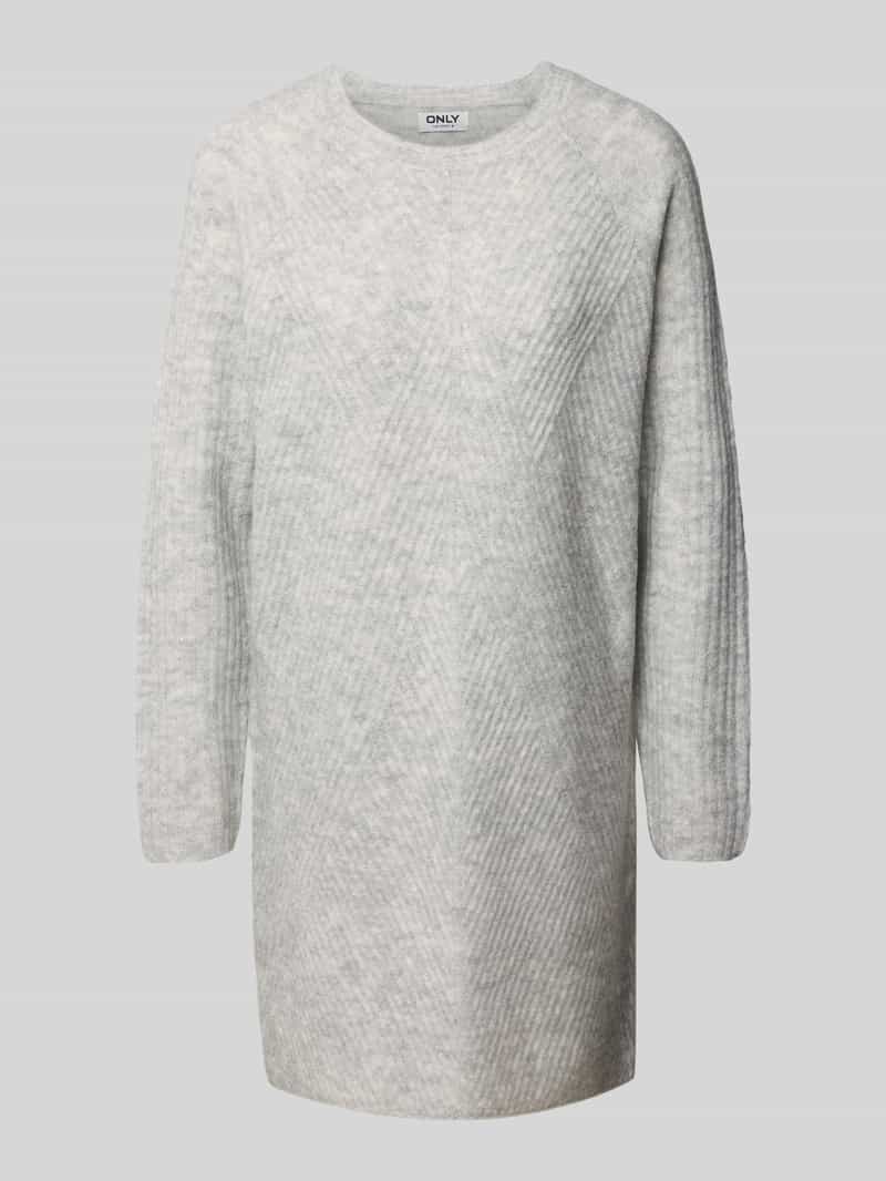 Sukienka z dzianiny o kroju relaxed fit o prążkowanej fakturze model ‘CAROL’