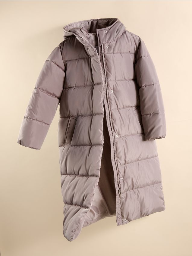 Reserved - Długi pikowany płaszcz z kapturem - beżowy