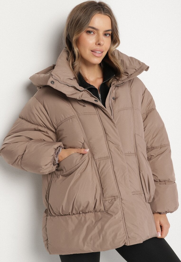 Ciemnobeżowa Pikowana Kurtka o Kroju Oversize z Kapturem Galandia