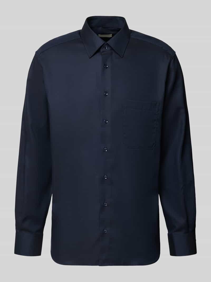 Koszula biznesowa o kroju comfort fit z listwą guzikową