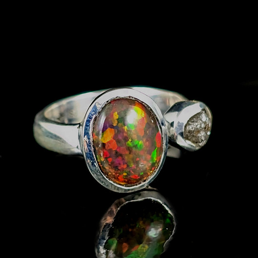 Pierścionek czarny opal i diament