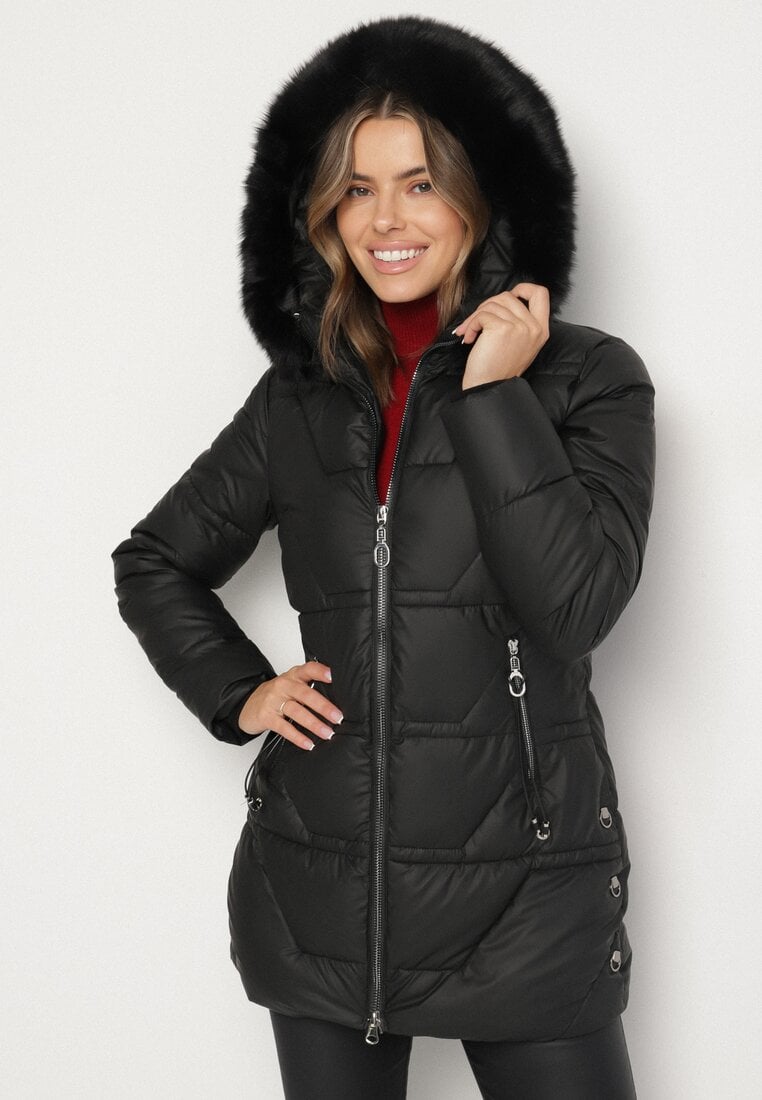 Czarna Taliowana Kurtka Pikowana z Kapturem z Futrem Nalaseva