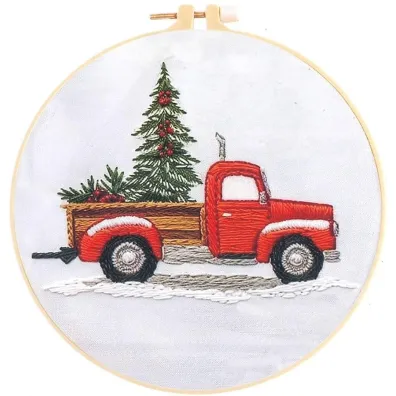 Zestaw do haftowania Czerwony pick-up z choinką TITANUM CRAFT-FUN SERIES