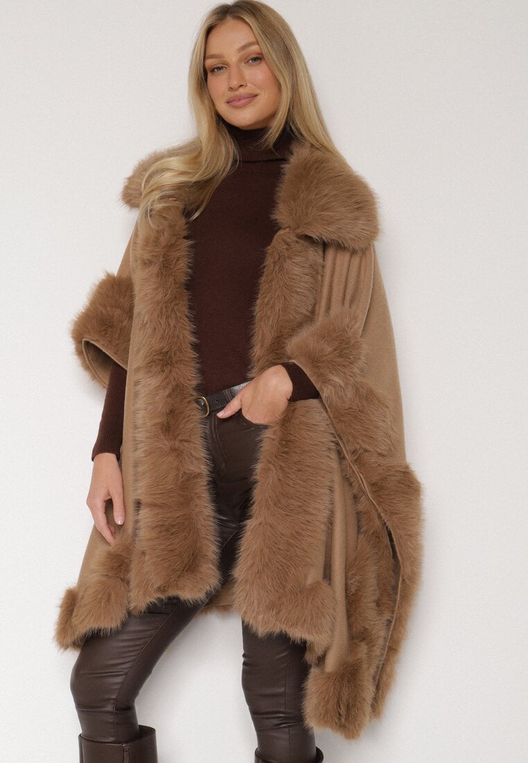 Jasnobrązowe Ponczo z Wełną i Wiskozą Ozdobione Futerkiem Delatta