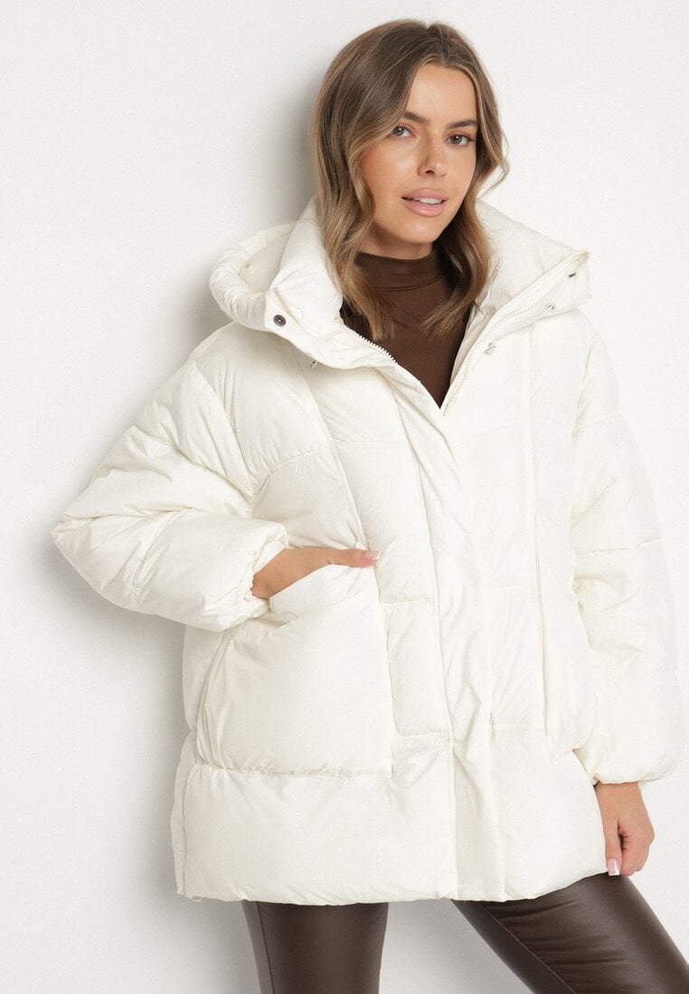 Biała Pikowana Kurtka o Kroju Oversize z Kapturem Galandia