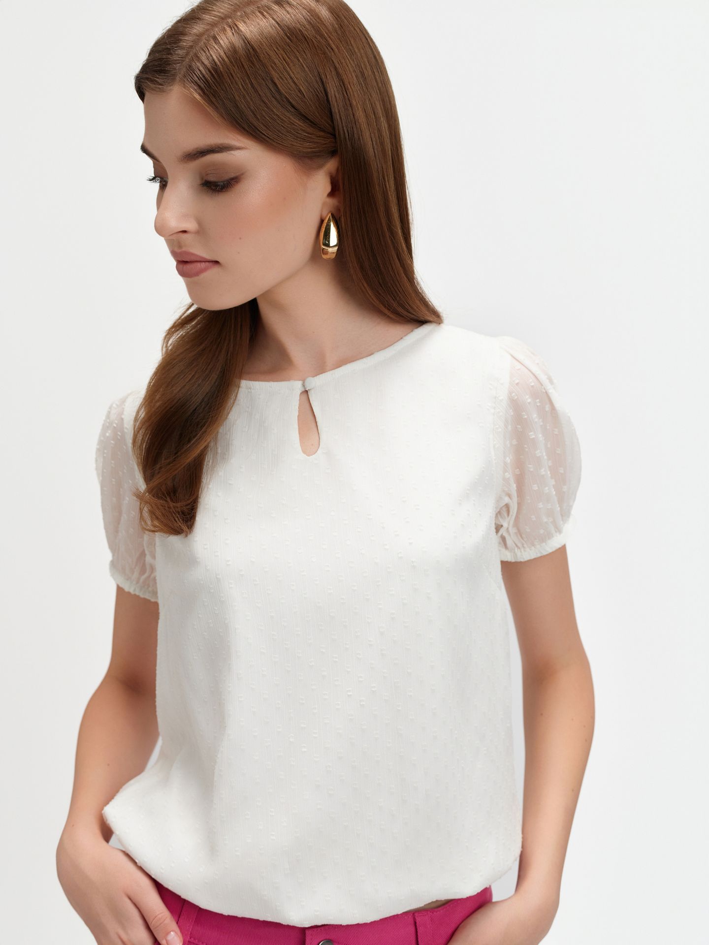 Bluzka damska bluzka krótki rękaw biała - SBK2861BI o luźnym kroju, z krótkim rękawem - TOP SECRET - Odzieżowy sklep internetowy TOP SECRET