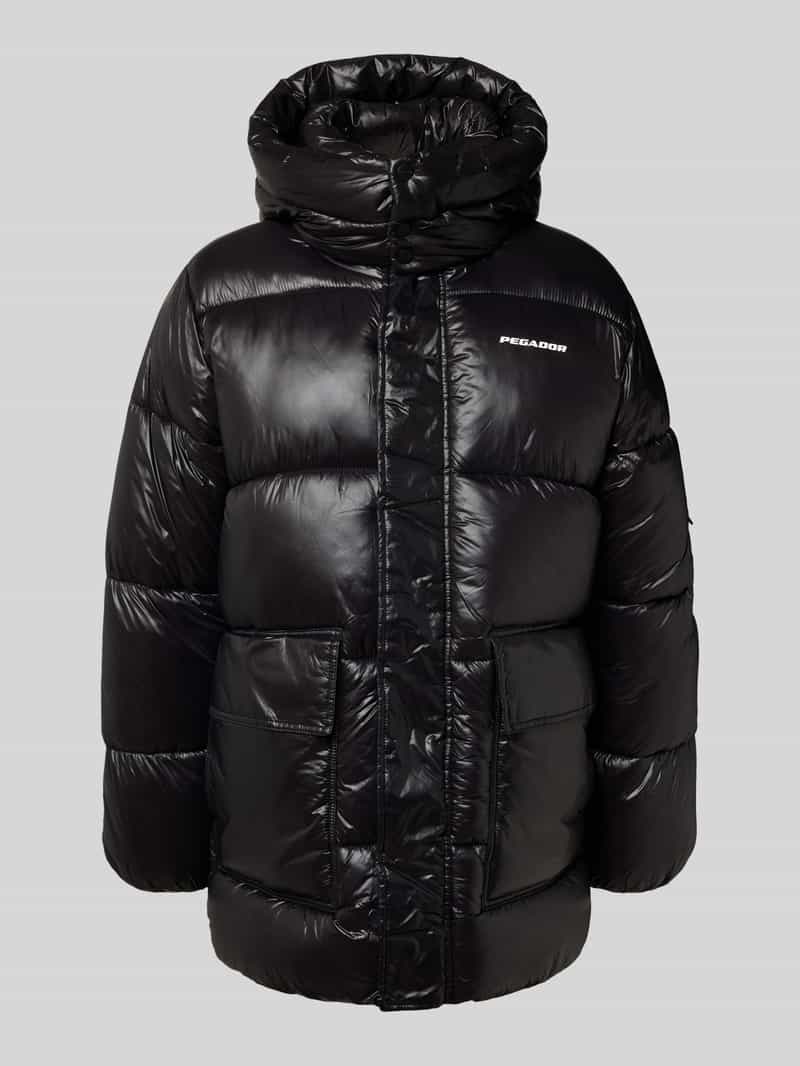 Kurtka pikowana z kieszeniami z patką i logo