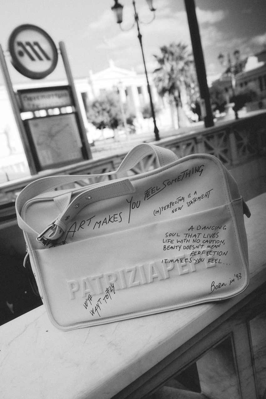 Skórzana torba na zakupy (IM)PERFECTION z kaligraficznym nadrukiem