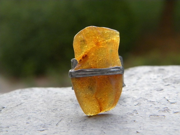 Bursztyn surowy - pierścień