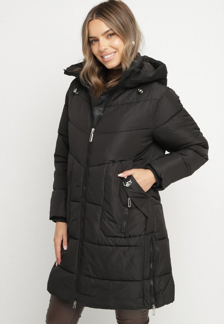 Czarna Kurtka Pikowana z Kapturem i Suwakami po Bokach Lindrie