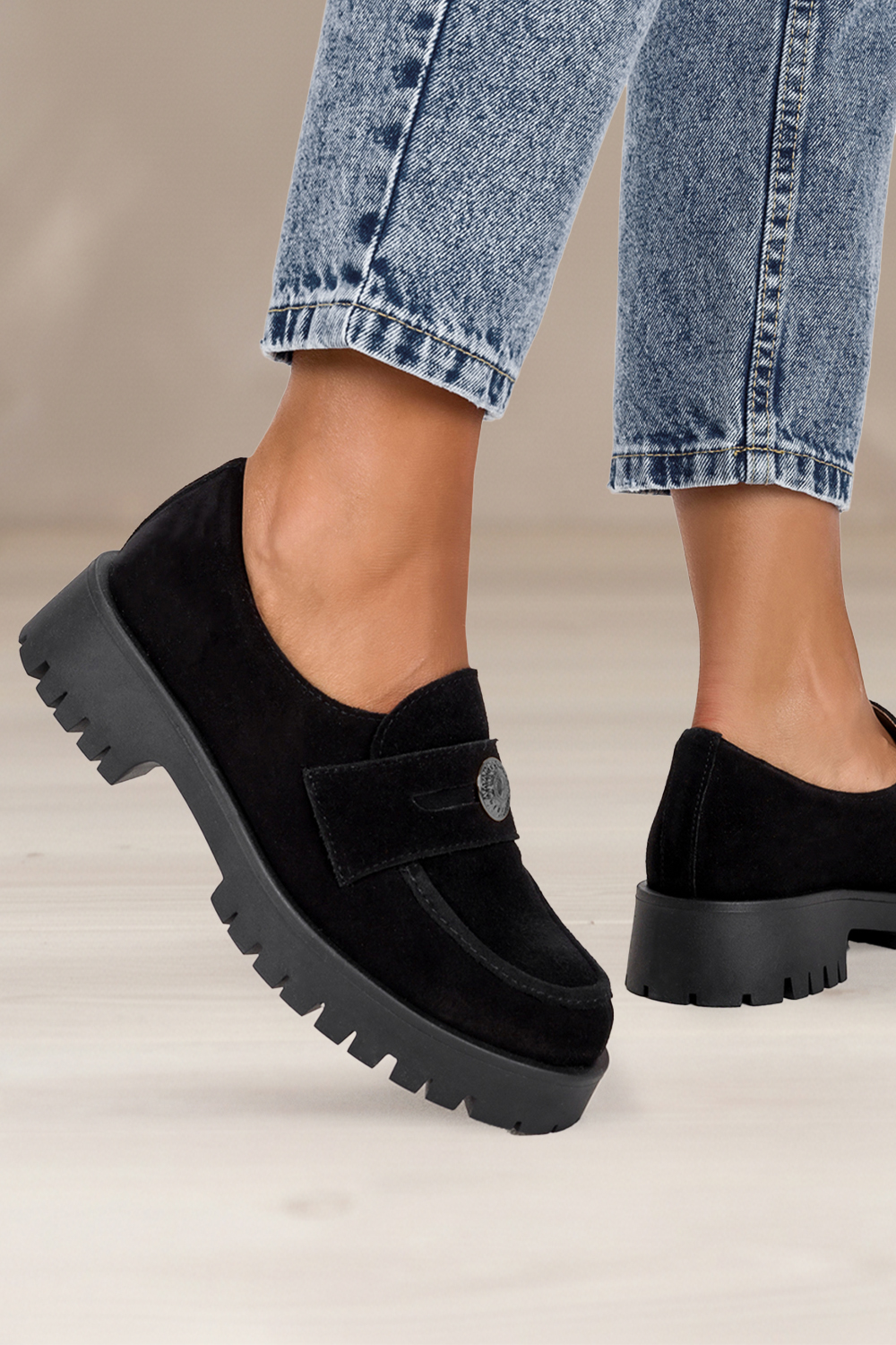 Czarne mokasyny skórzane damskie na platformie ze stalową ozdobą PRODUKT POLSKI Casu 79855