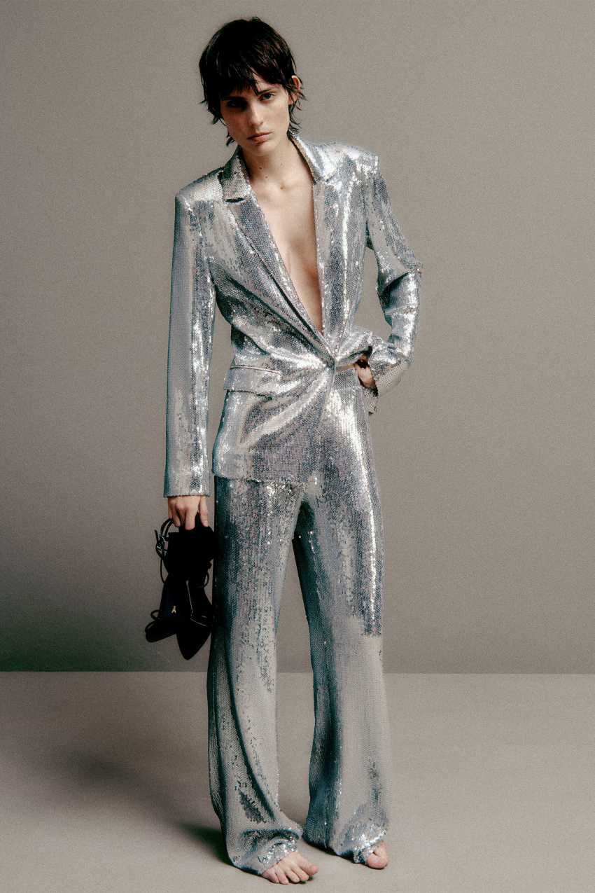 Spodnie flare ozdobione cekinami