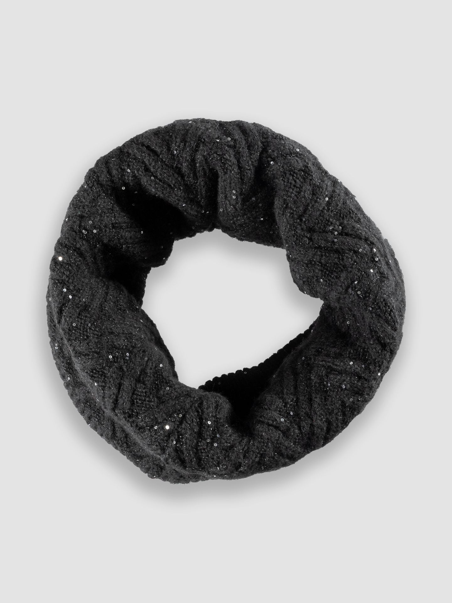 Czarny komin z fakturą