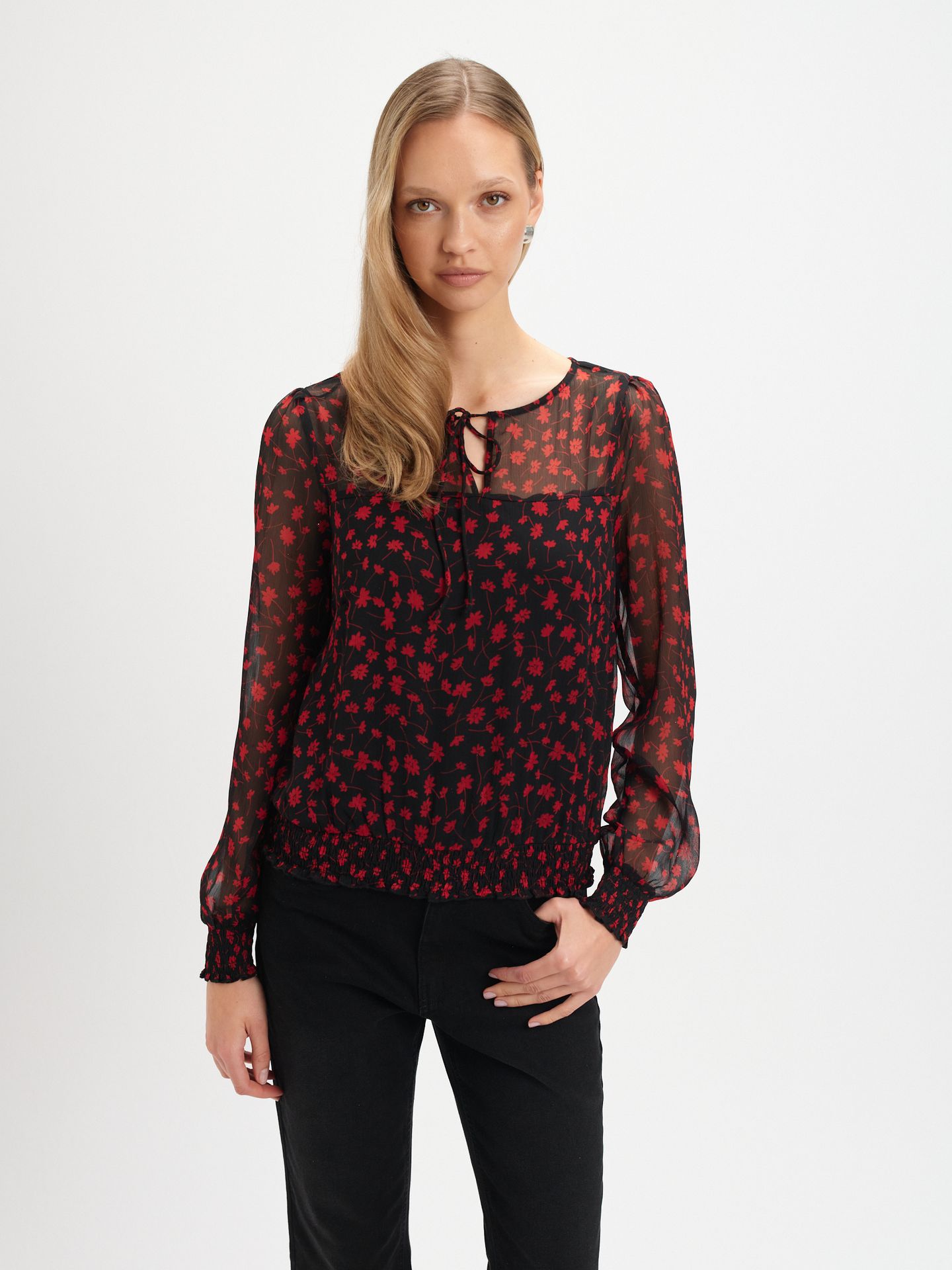 Romantyczna bluzka w drobne kwiaty