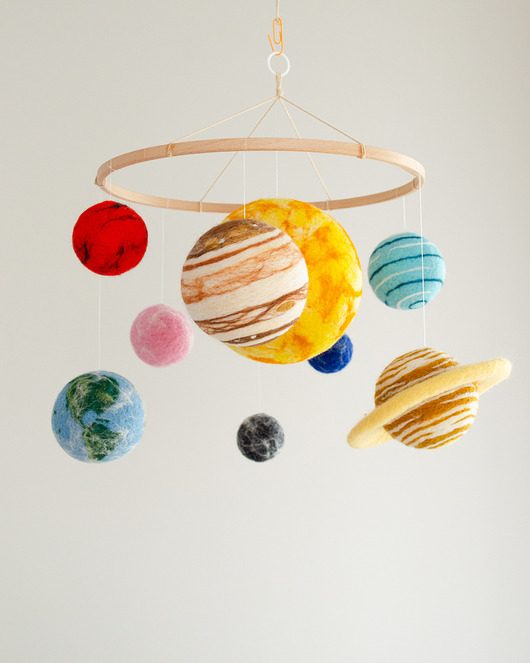 Karuzela kosmiczna z planetami - mobil edukacyjny Montessori i dekoracja pokoju