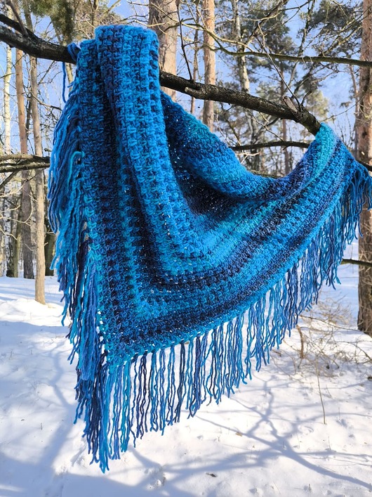 Chusta z frędzlami MAXCOLOR niebieska