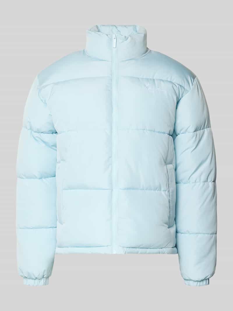 Kurtka pikowana z wyhaftowanym logo