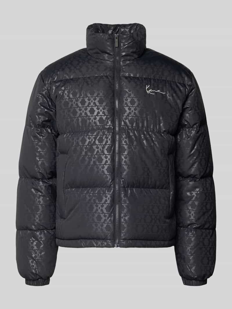 Kurtka pikowana o kroju regular fit z nadrukiem logo na całej powierzchni model ‘Signature’