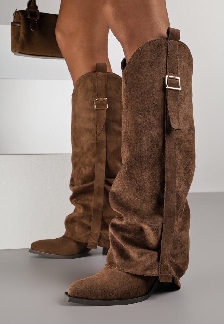 Ciemnobeżowe Kozaki Kowbojki na Stożkowym Obcasie z Wywiniętą Cholewką i Klamrą Naletea