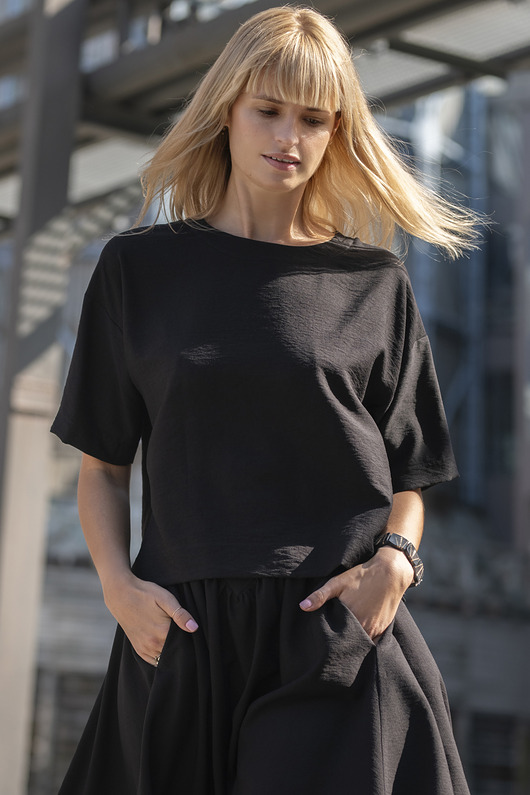 Wiskozowy t-shirt oversize - czarny