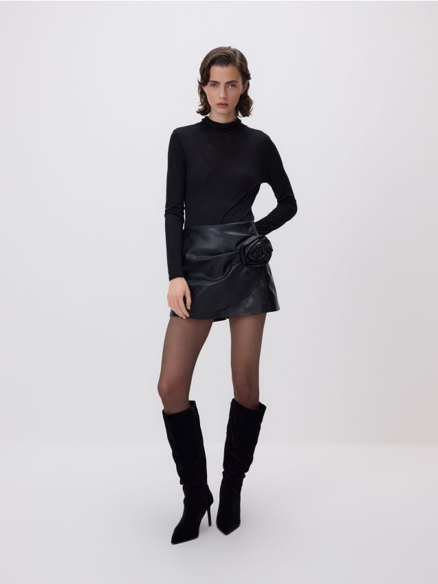 Reserved - Spódnico-szorty z imitacji skóry - czarny