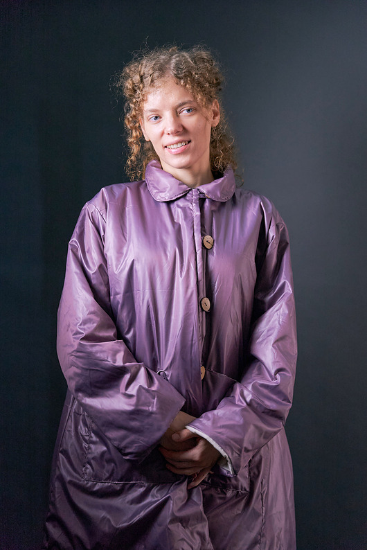 Krótki płaszczyk nabłyszczany ocieplany oversize jasny fiolet