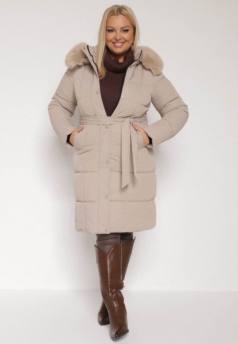 Beżowa Pikowana Kurtka z Kapturem z Futrem i Wiązanym Paskiem Mevinatia