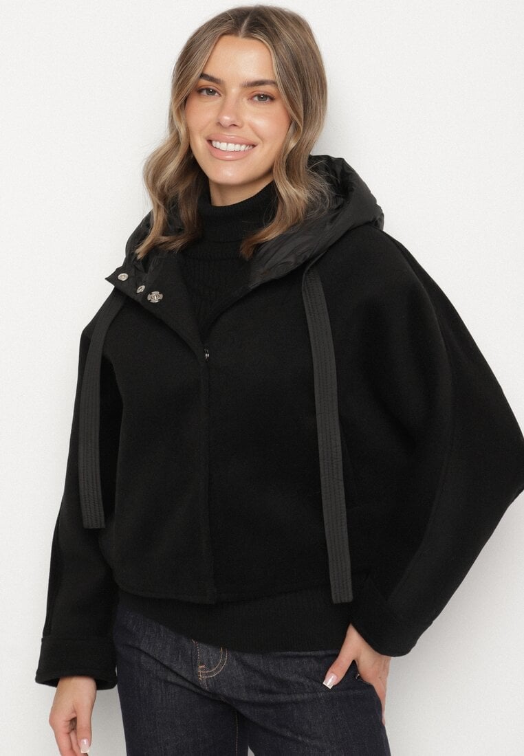 Czarna Przejściowa Kurtka z Rękawami Typu Nietoperz i Kapturem Alinee