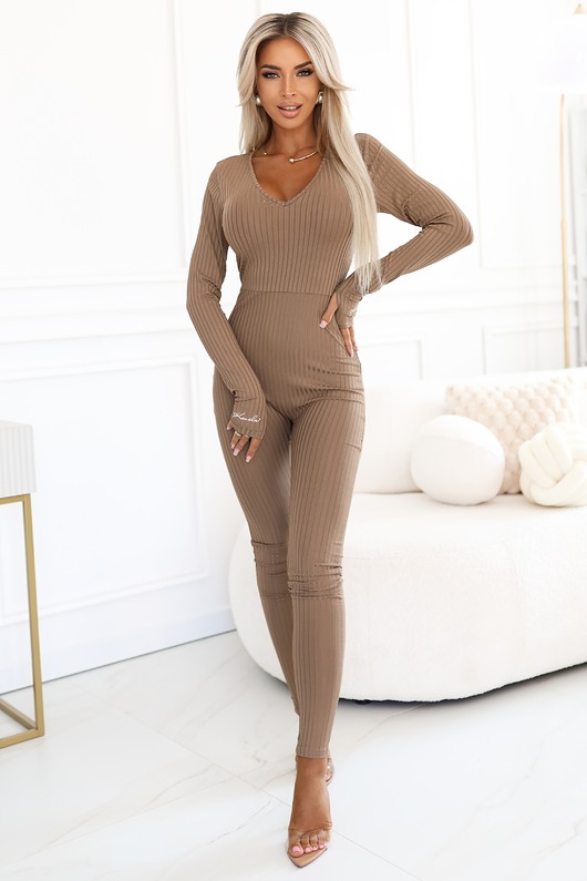 619-1 Wygodny prążkowany kombinezon damski z dekoltem - mocha mousse