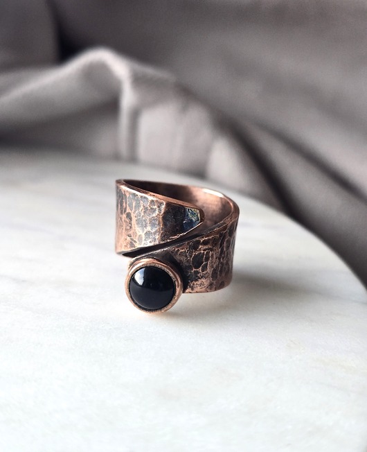 Pierścionek z onyksem regulowany