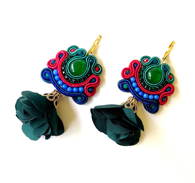 Sutaszowe kolczyki GREEN z kwiatami