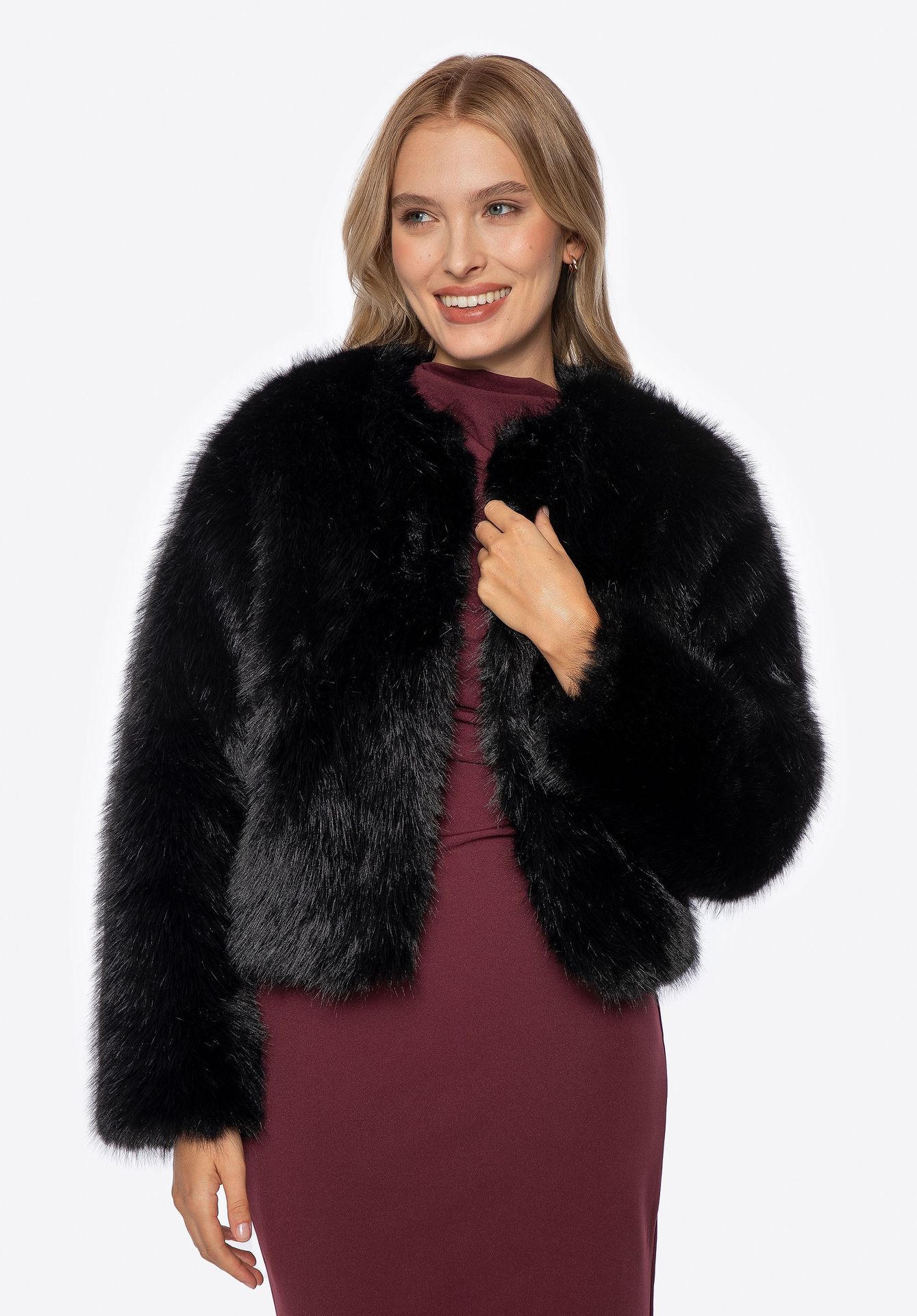 Krótka kurtka damska ze sztucznego futra czarna