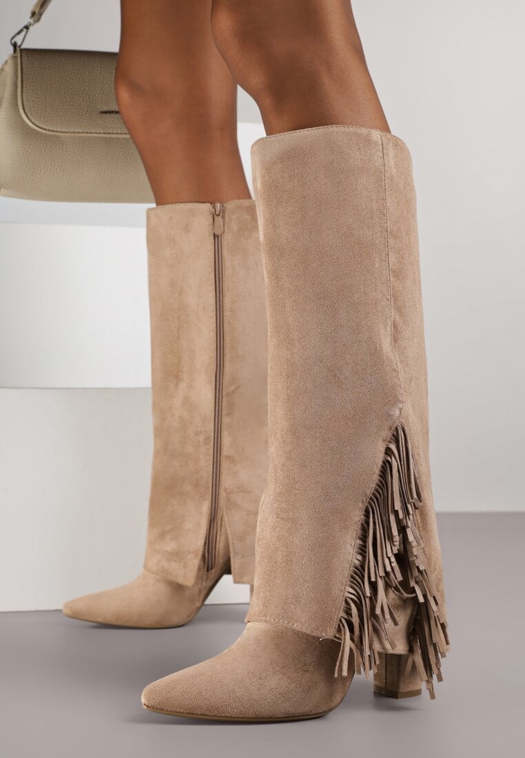 Ciemnobeżowe Kozaki na Słupku z Wywiniętą Cholewką z Frędzlami Linadela