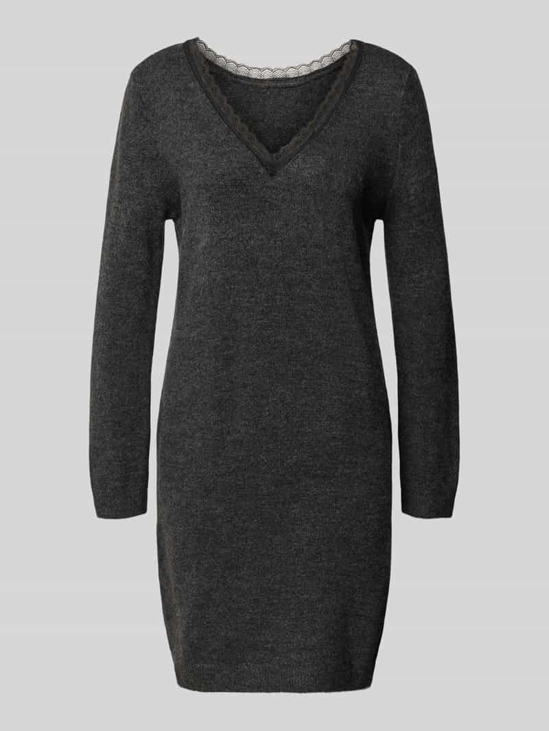 Sukienka z dzianiny taliowana z dekoltem w serek model ‘TAMMY’