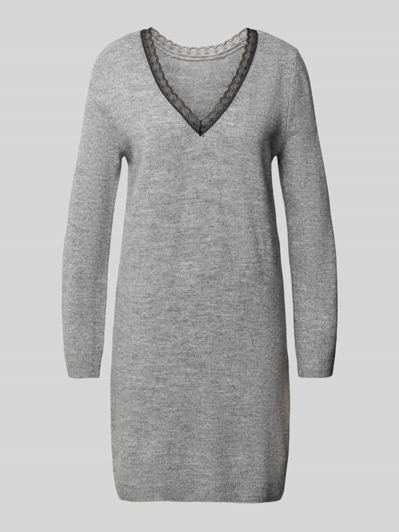 Sukienka z dzianiny taliowana z dekoltem w serek model ‘TAMMY’