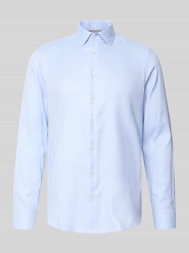 Koszula biznesowa o kroju slim fit z bawełny z kołnierzykiem typu kent